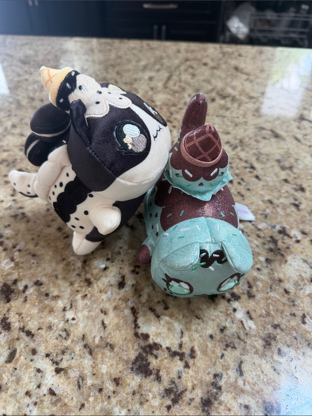 Aphmau MeeMeows Ice Cream series, featuring a Cookies & Cream Cat and a Mint Chi